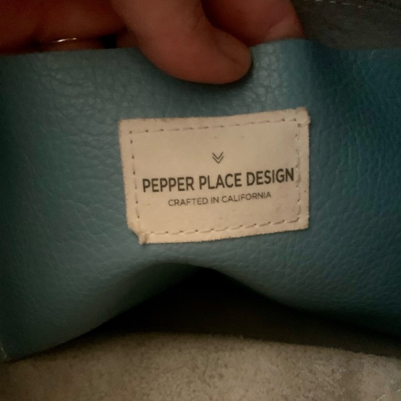 💔SOLD 💔Leather Circumference Bag - Picture 5 of 5